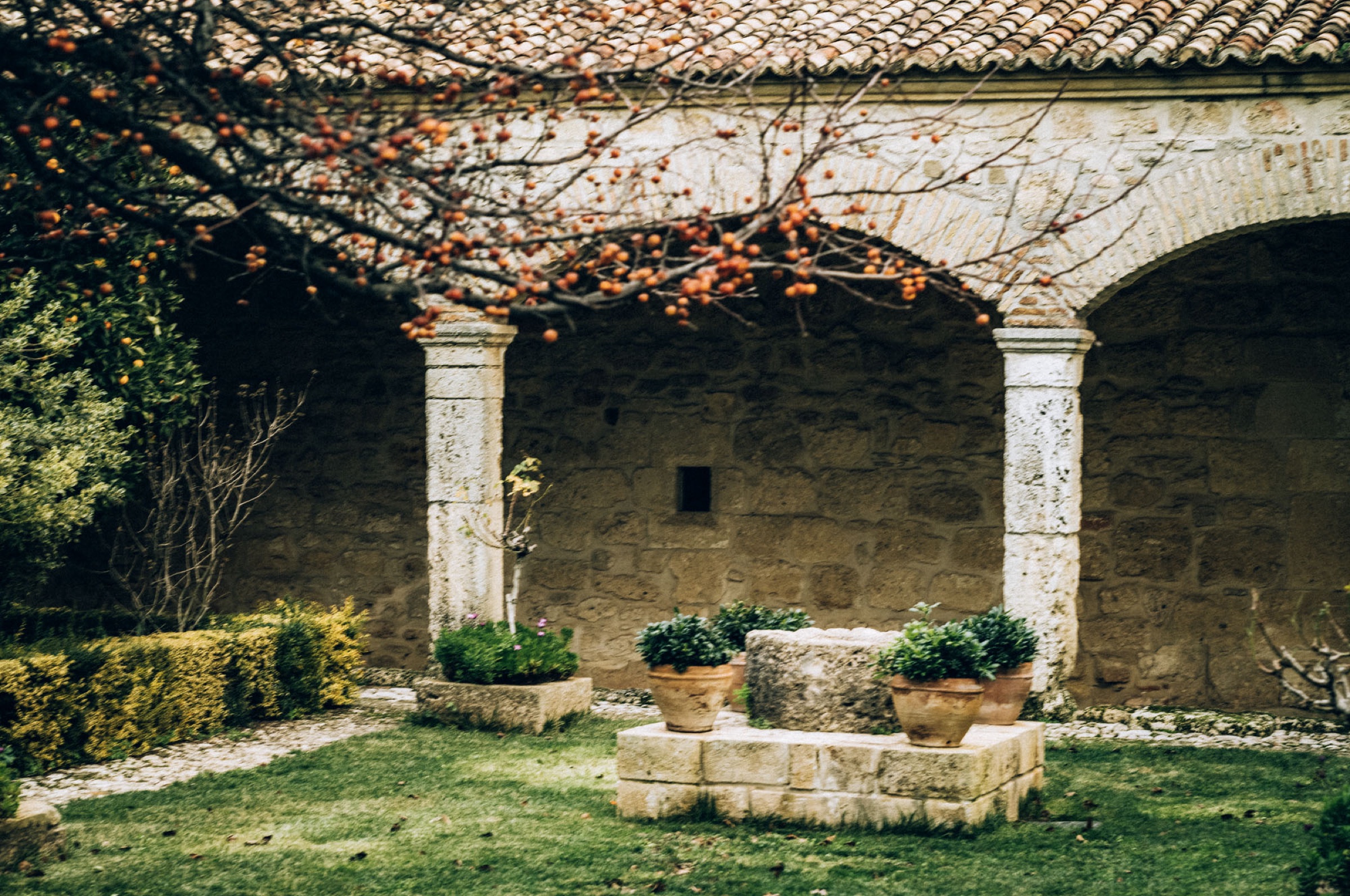 Orange-tree cloister at the heart of the cortijo
