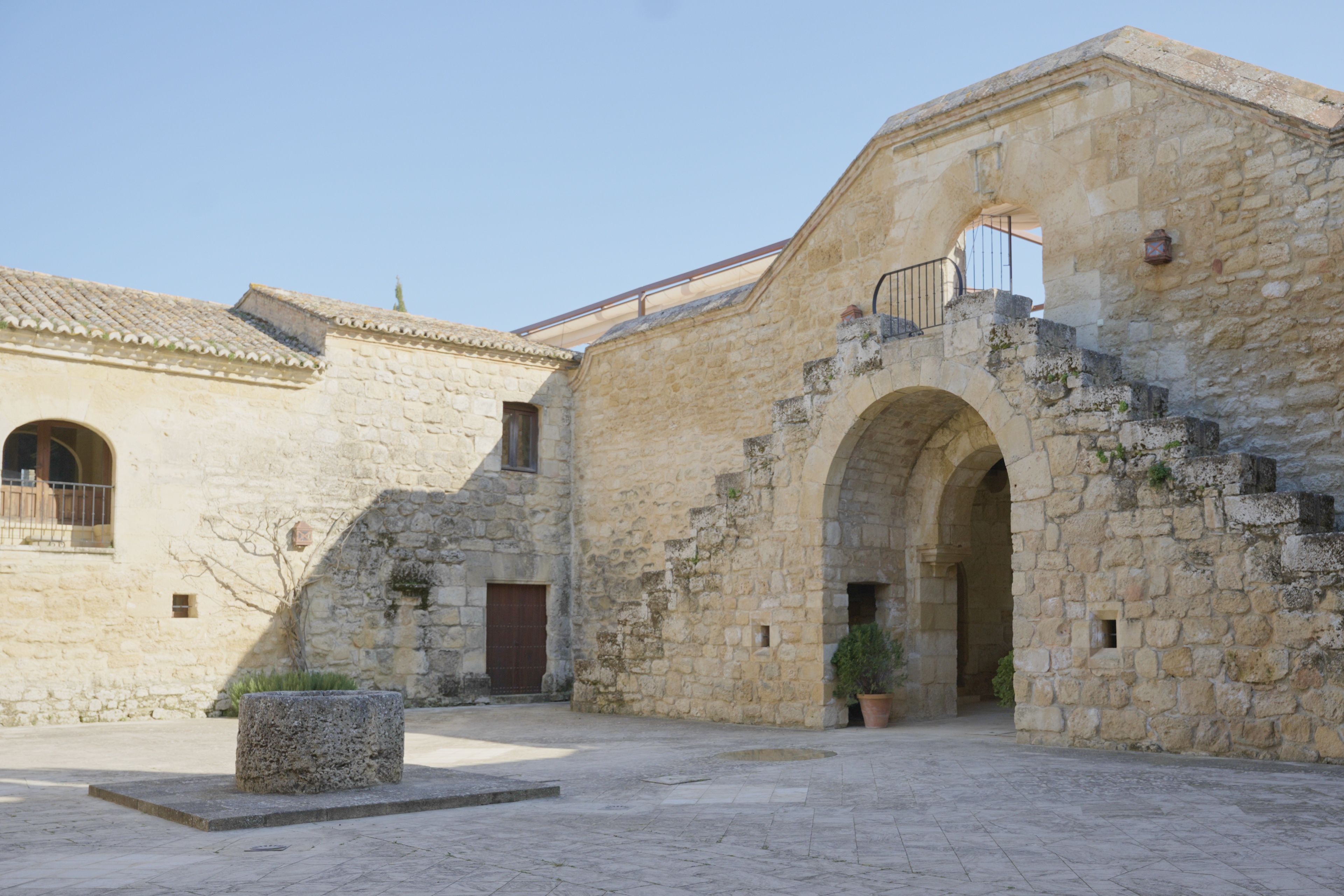 Courtyard well · La Casería de Tomillos