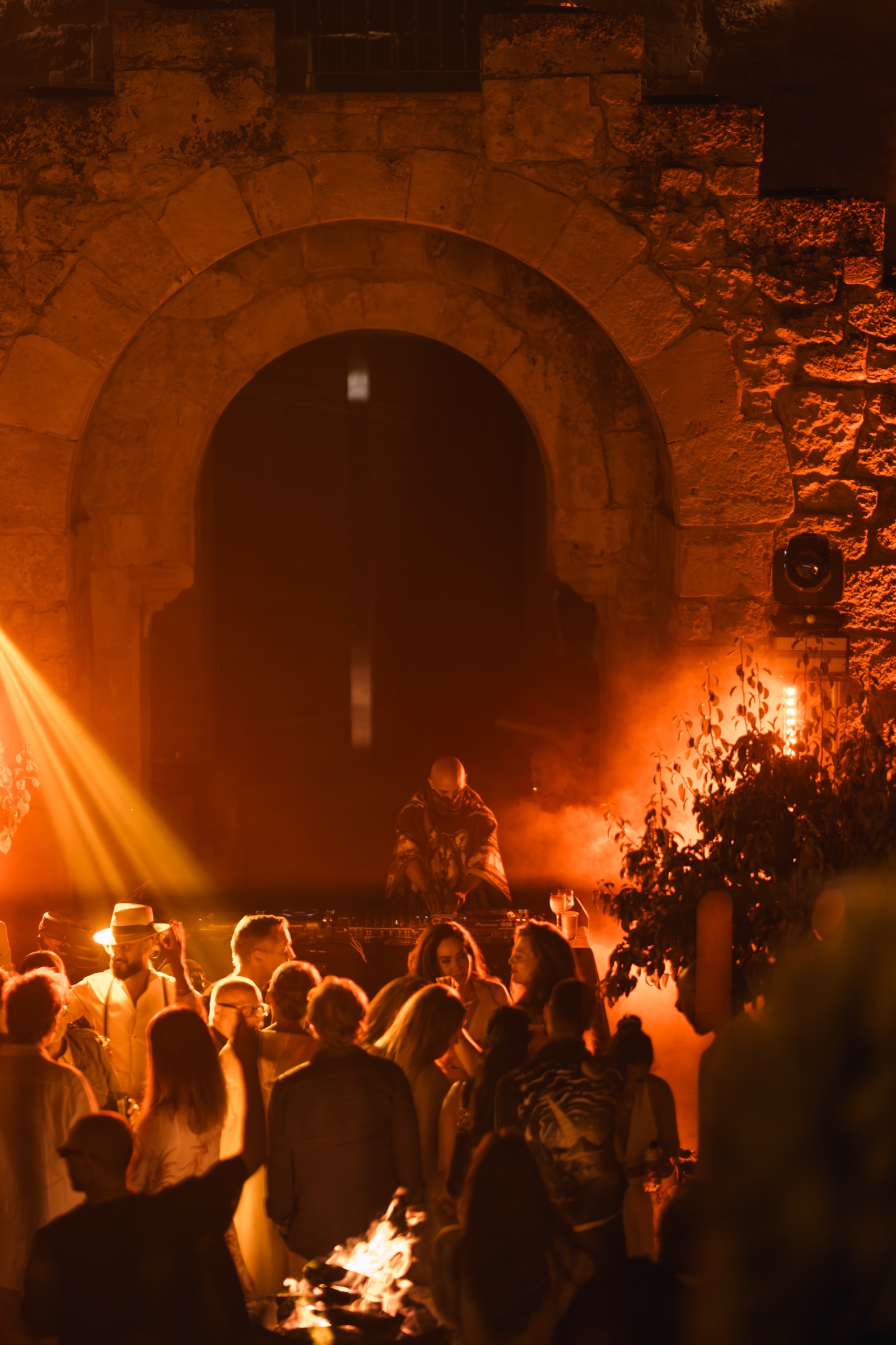 Dj crowd fire · La Casería de Tomillos