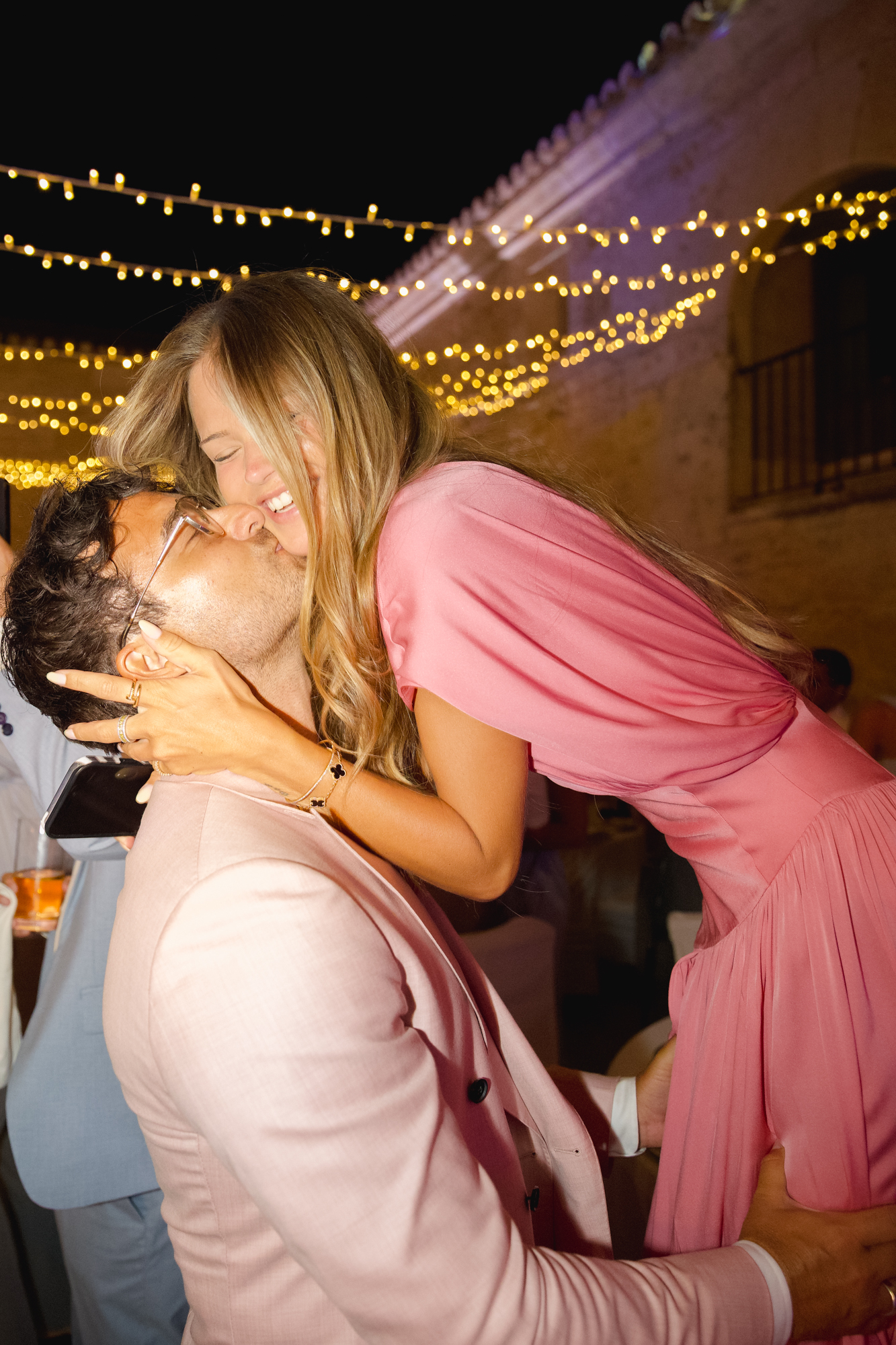 Couple kiss · La Casería de Tomillos